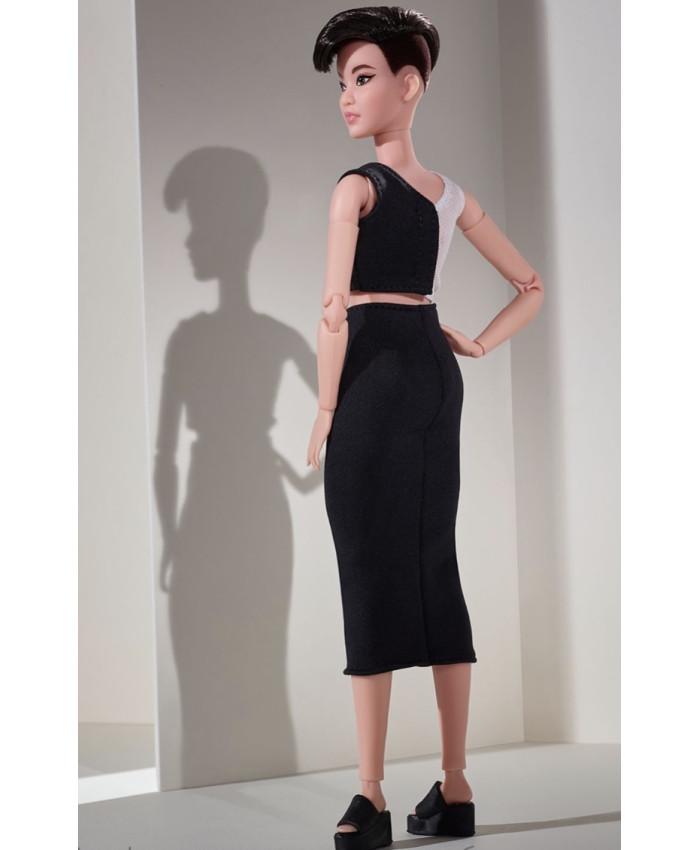 Кукла Barbie Looks Лукс Образы безграничные движения миниатюрная брюнетка с короткой стрижкой GXB29
