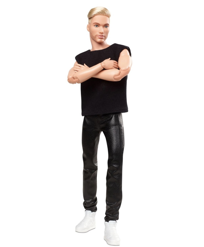 Кукла Looks безграничные движения Кен блондин GTD90
